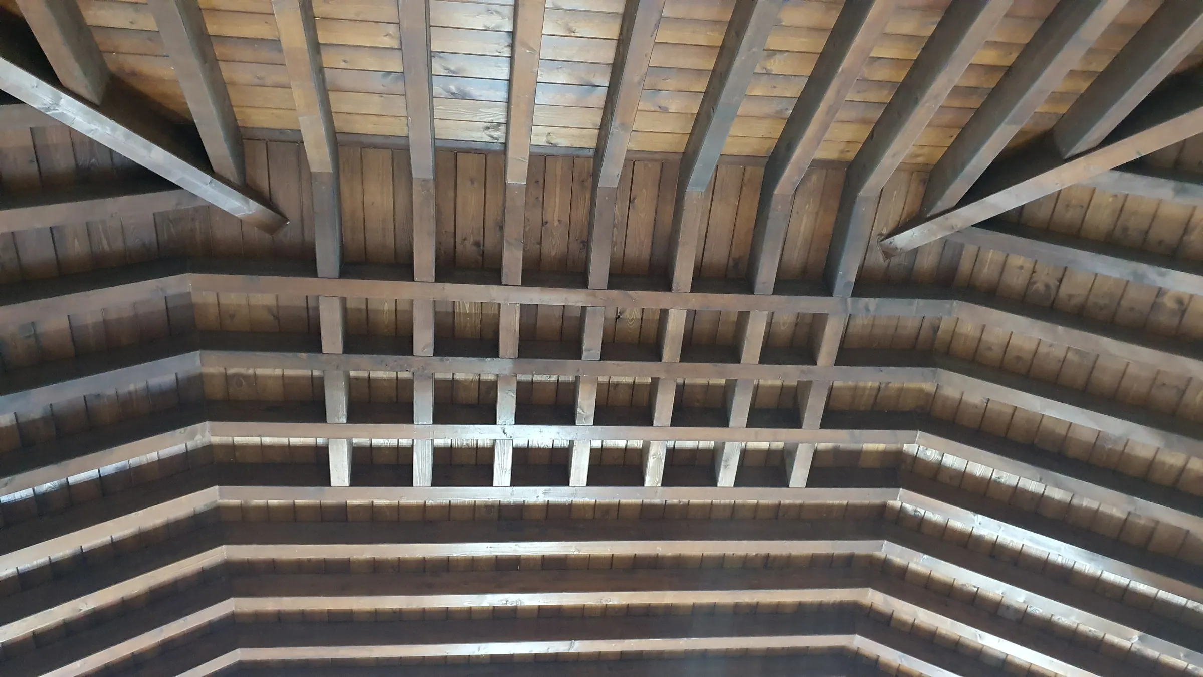 Detalle de la estructura de madera vista